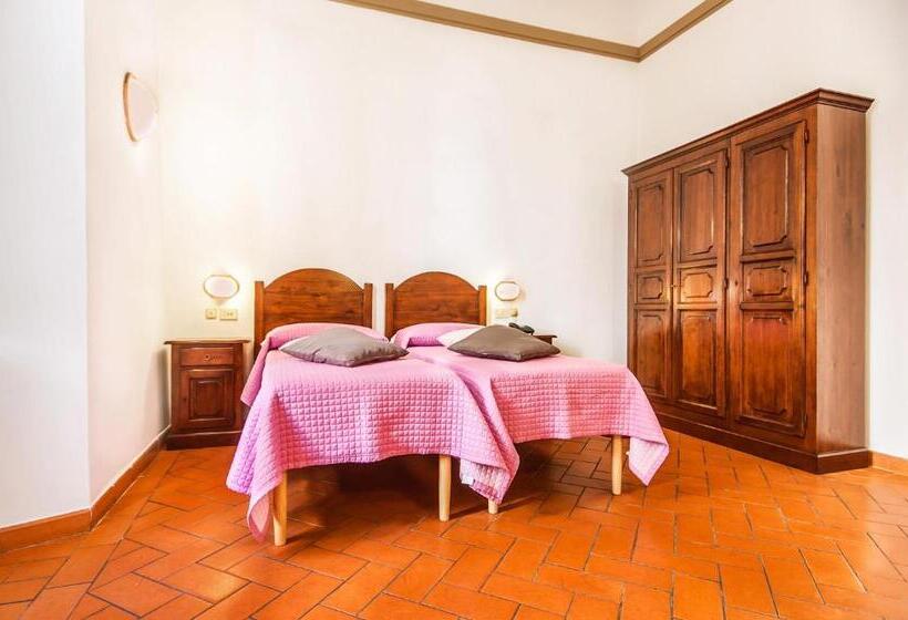 اتاق استاندارد با چشم‌انداز, Costantini