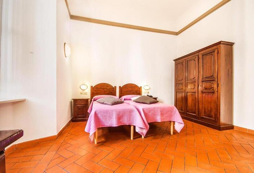 اتاق استاندارد با چشم‌انداز, Costantini