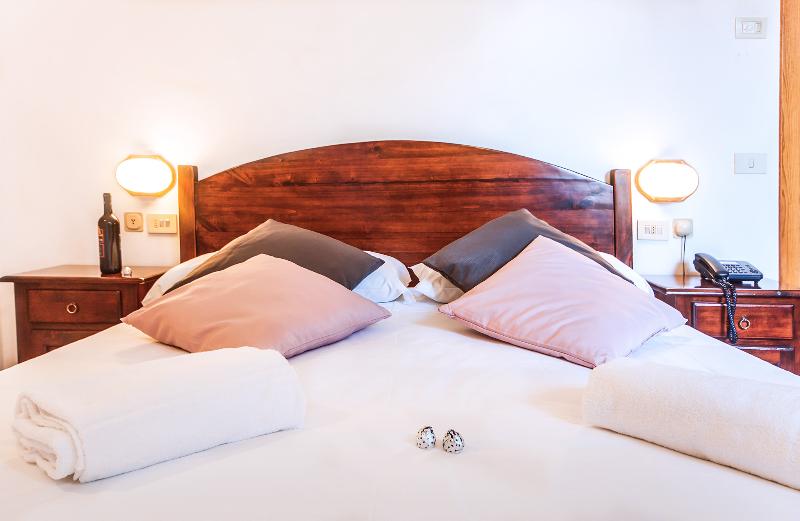 اتاق استاندارد, Costantini