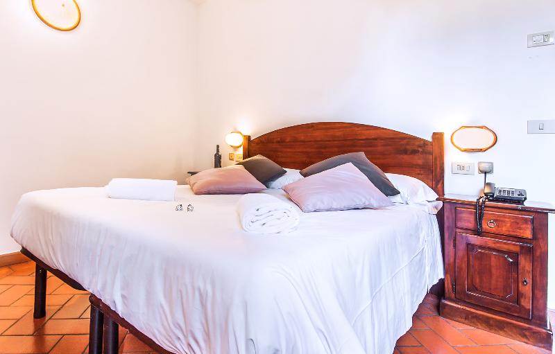 اتاق استاندارد, Costantini