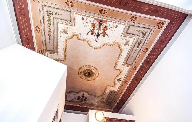 اتاق استاندارد, Costantini