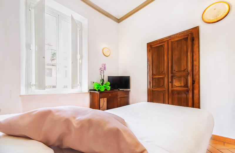 اتاق استاندارد یک نفره, Costantini