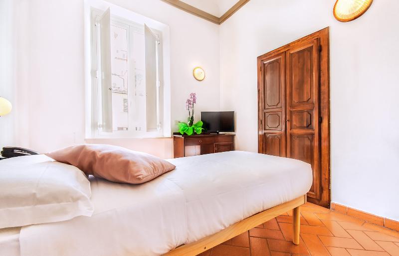 اتاق استاندارد یک نفره, Costantini