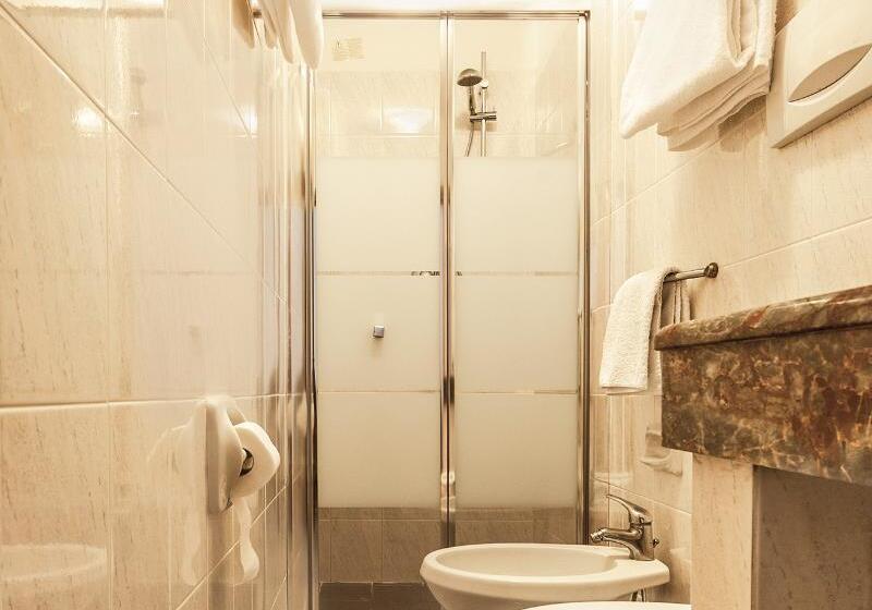 اتاق استاندارد با چشم‌انداز, Costantini