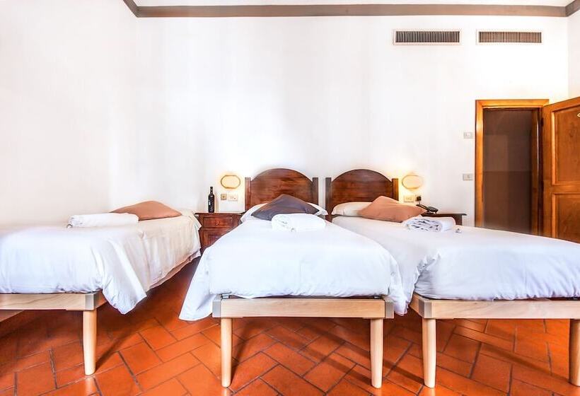 اتاق استاندارد سه نفره, Costantini