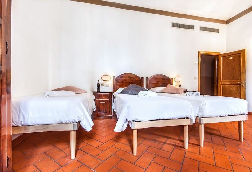 اتاق استاندارد سه نفره, Costantini