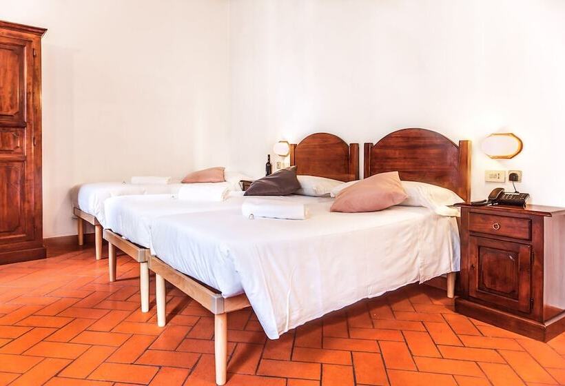 اتاق استاندارد سه نفره, Costantini