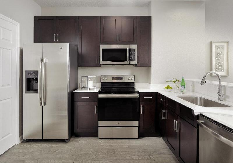 اتاق استاندارد, Costantini