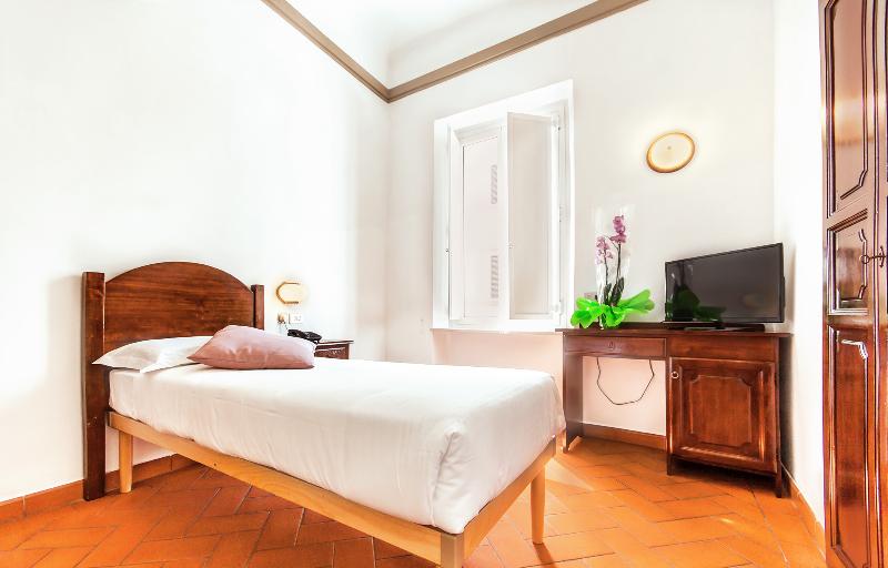 اتاق استاندارد یک نفره, Costantini