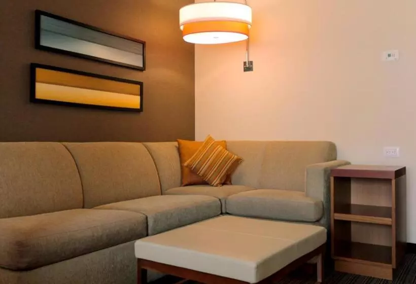 キングサイズベッドのスタンダードルーム, Courtyard By Marriott Ciudad Del Carmen Campeche