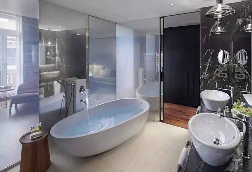 سوئیت جونیور با تراس, Mandarin Oriental Milan