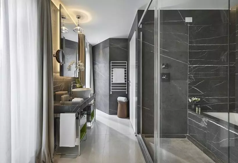 Suite with Terrace, Mandarin Oriental Milan
