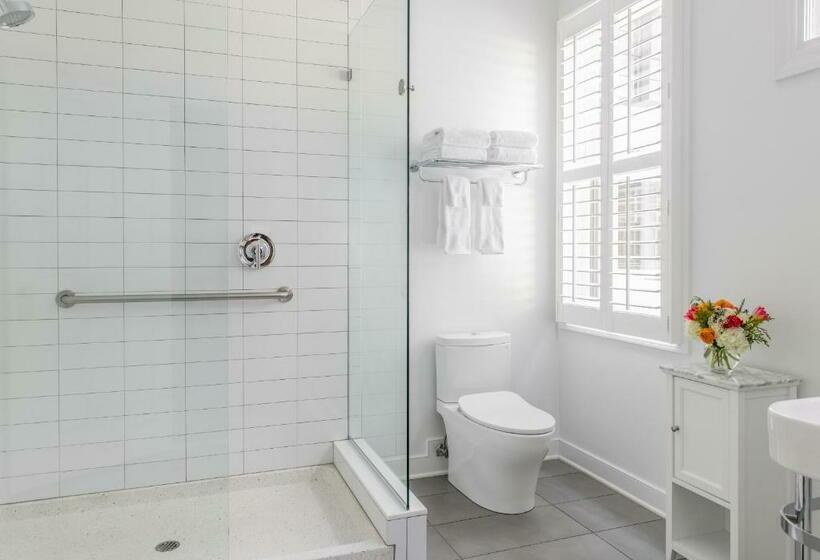 スタンダードルーム, Oakhurst Inn At The University