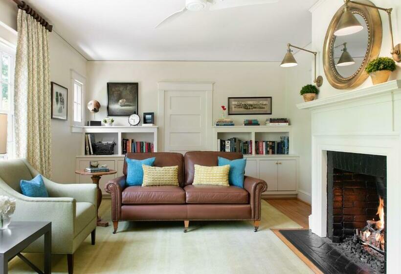 スタンダードルーム, Oakhurst Inn At The University