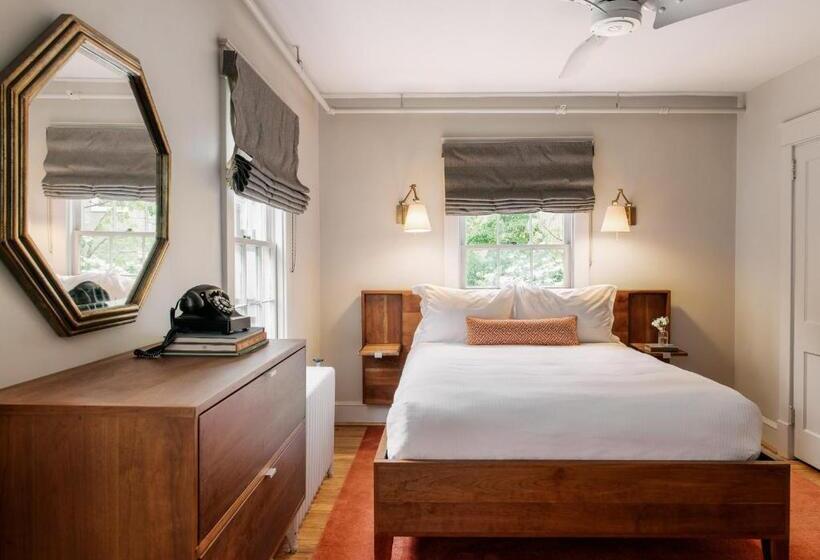 身障者適用スタンダードルーム, Oakhurst Inn At The University