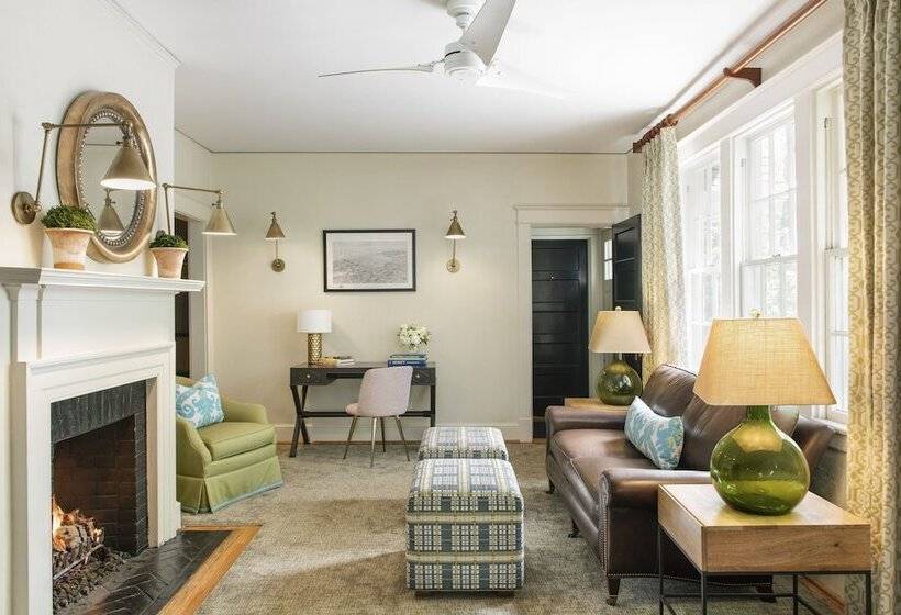 身障者適用スタンダードルーム, Oakhurst Inn At The University