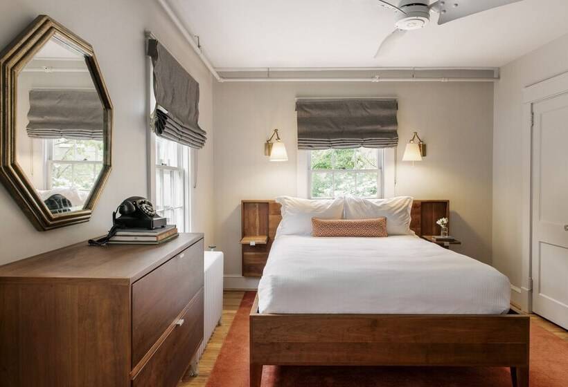 身障者適用スタンダードルーム, Oakhurst Inn At The University