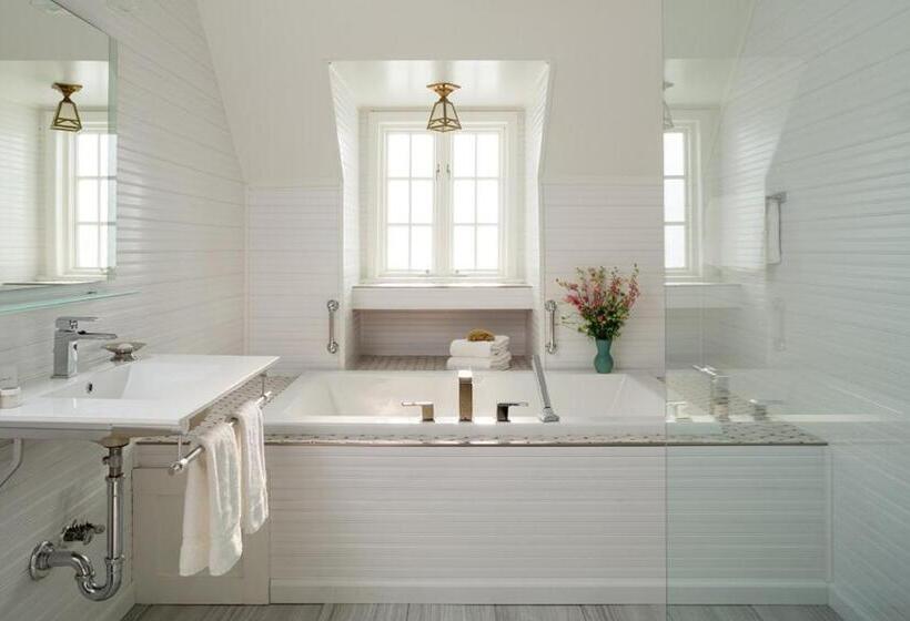 غرفة ديلوكس, Settlers Inn