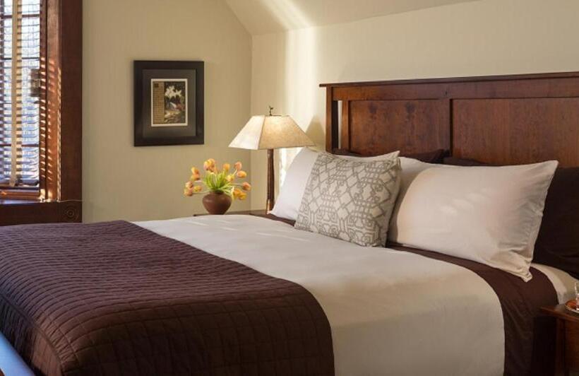 غرفة ديلوكس, Settlers Inn