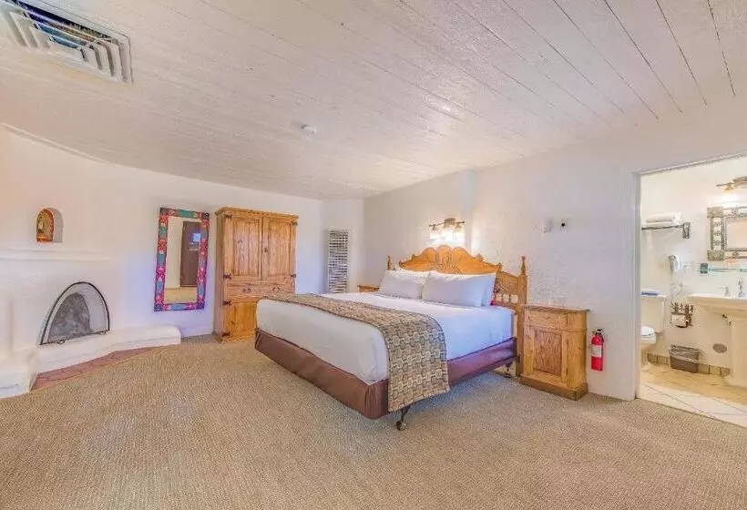 キングサイズベッドのスタンダードルーム, The Historic Taos Inn