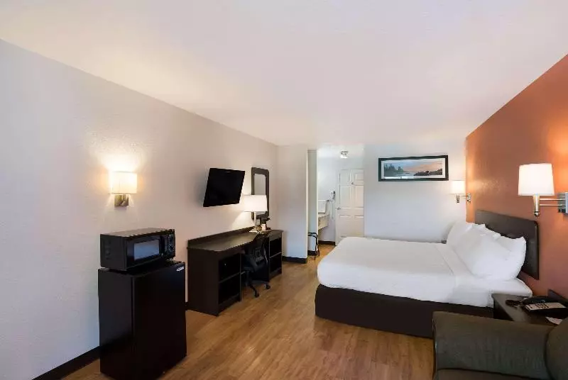 Standard-huone King-vuode, Hill Country Inn And Suites
