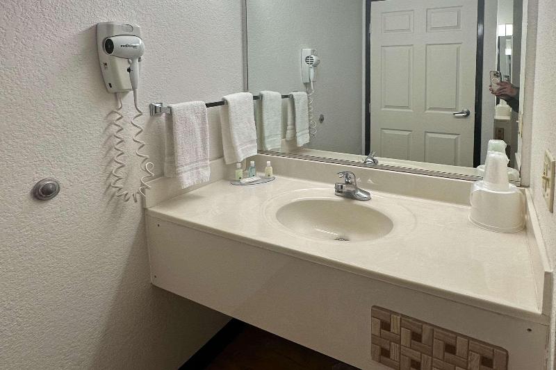 带大床的标准间, Hill Country Inn And Suites