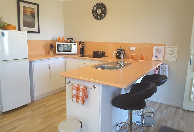 شقة غرفة واحدة, On The Terrace Stanley