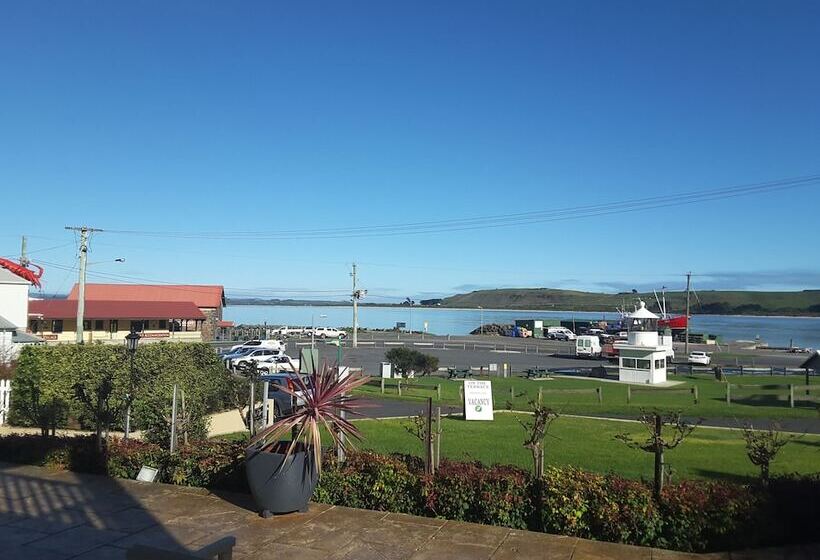 شقة غرفة واحدة, On The Terrace Stanley