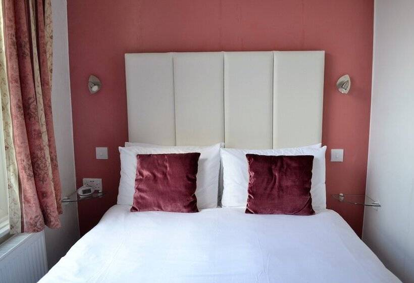 اتاق خانوادگی, Carrington Guest House