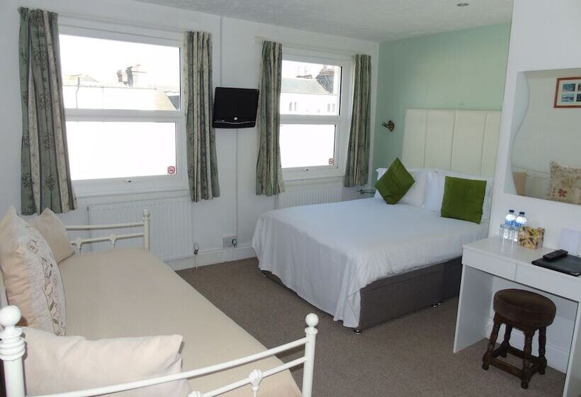 اتاق خانوادگی, Carrington Guest House