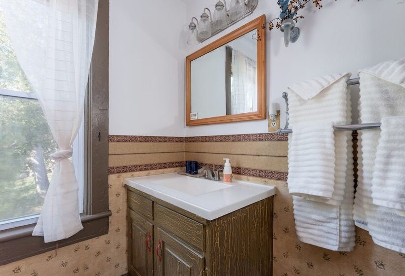 Номер Стандарт, Saratoga Farmstead B&b