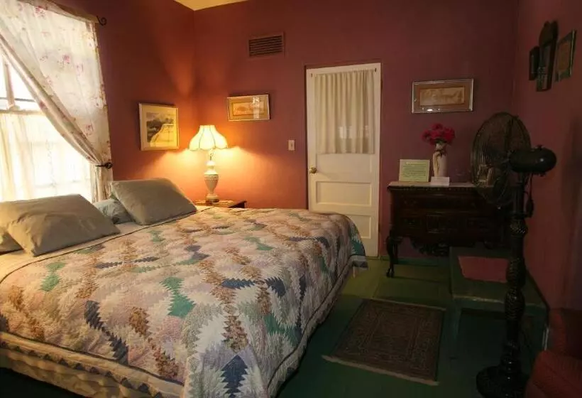 キングサイズベッドのスタンダードルーム, Spirit Tree Inn B&b