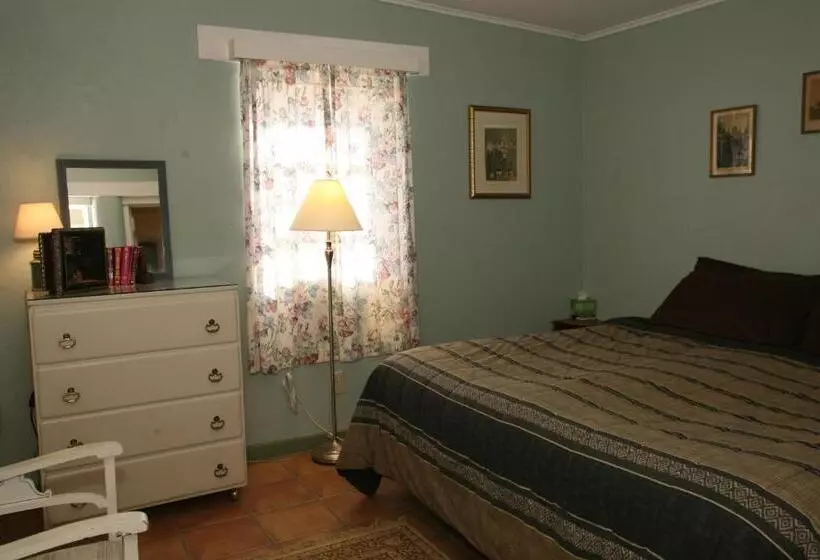 １ベッドルームハウス, Spirit Tree Inn B&b