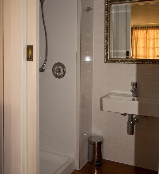 수피리어 룸, Cheltenham House