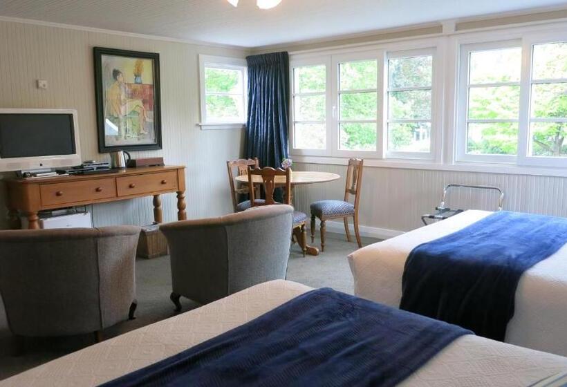 수피리어 룸, Cheltenham House