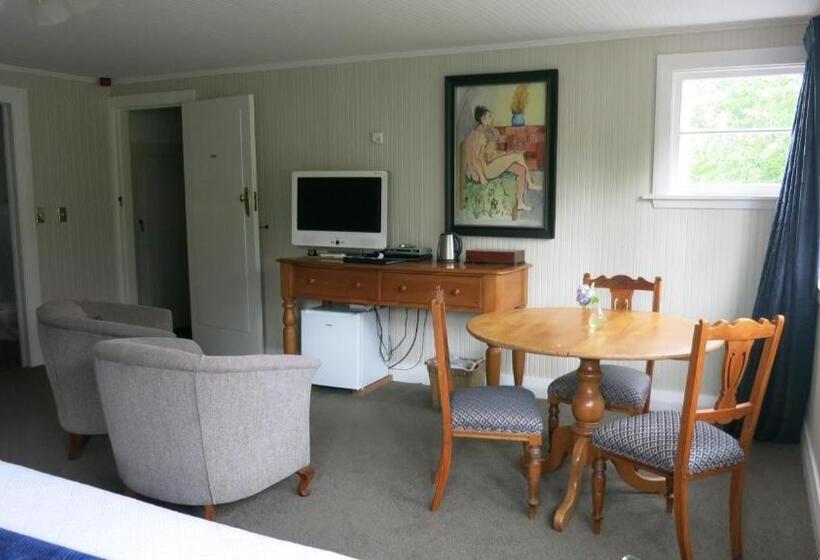 수피리어 룸, Cheltenham House