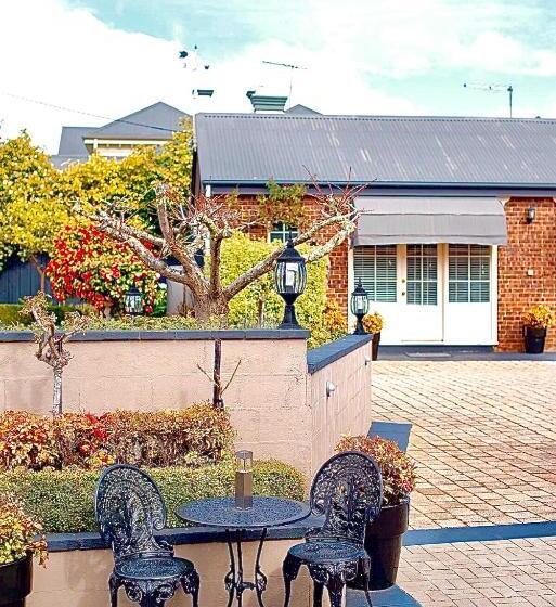 오두막, Kurrajong House