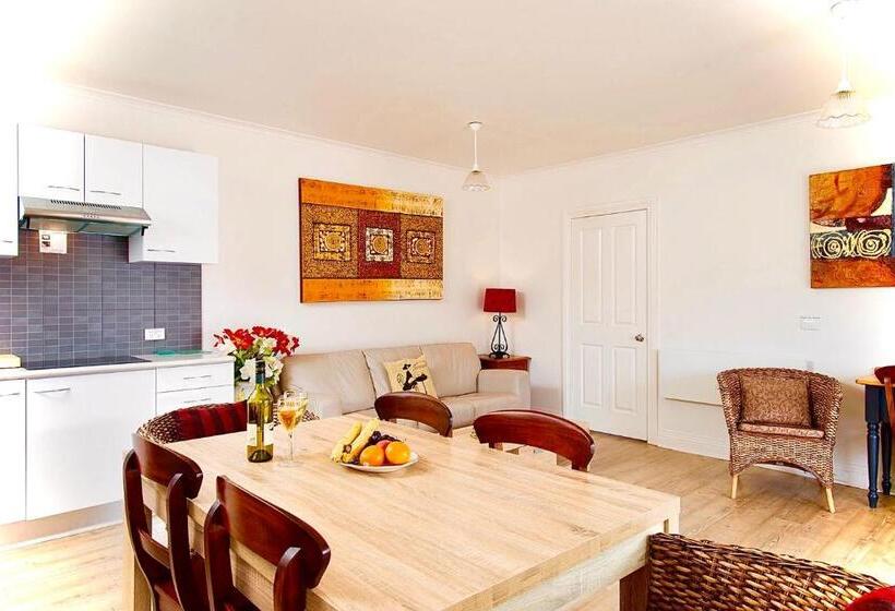 오두막, Kurrajong House