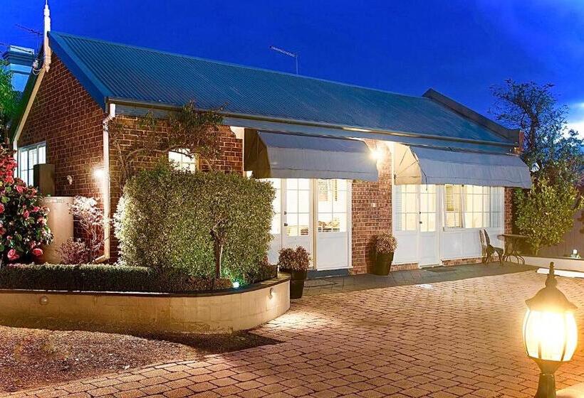 오두막, Kurrajong House