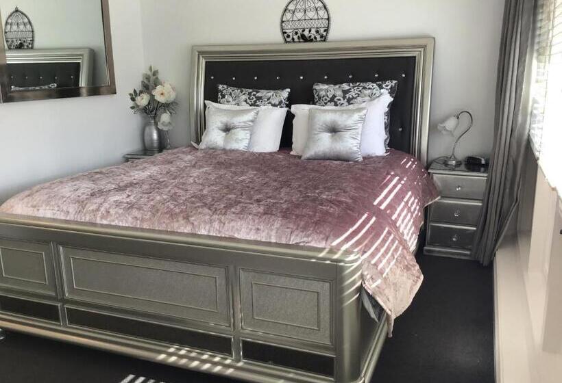 오두막, Kurrajong House