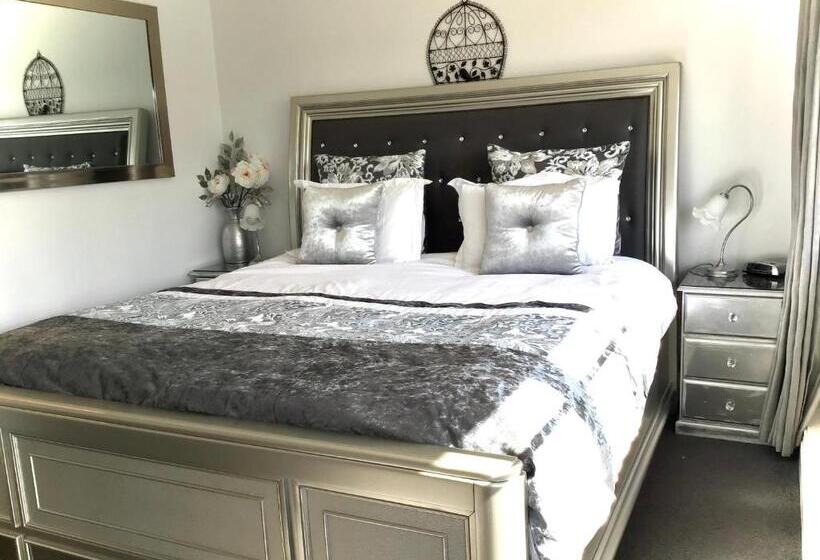 오두막, Kurrajong House