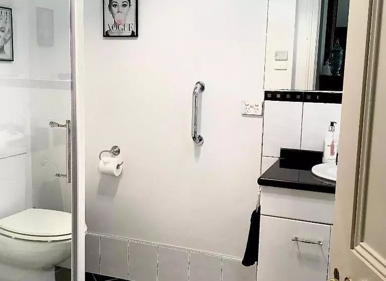 اتاق استاندارد با تخت بزرگ, Kurrajong House