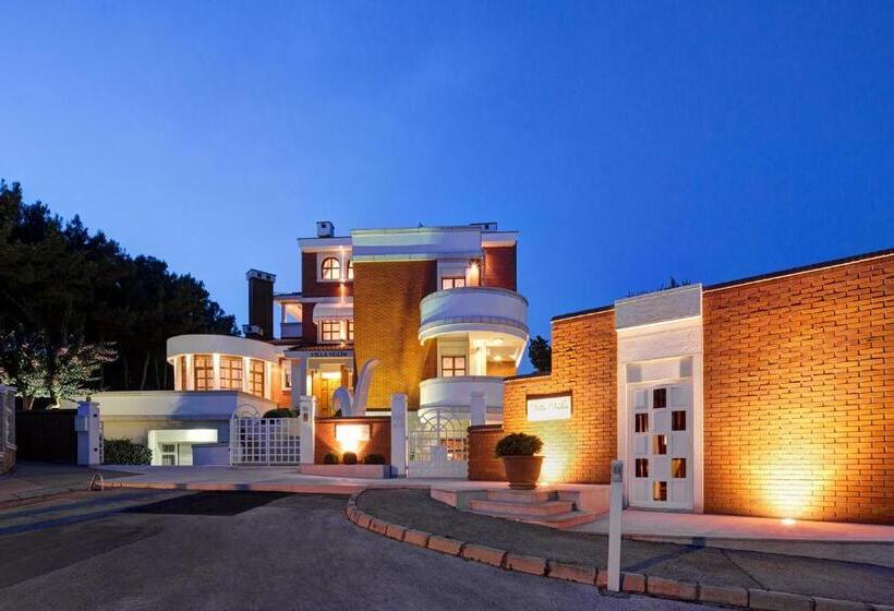 Четырехместный Номер Стандарт с Балконом, Boutique Hotel Villa Vulin