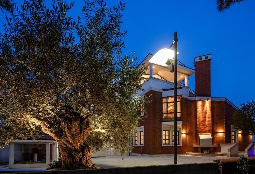 Четырехместный Номер Стандарт с Балконом, Boutique Hotel Villa Vulin