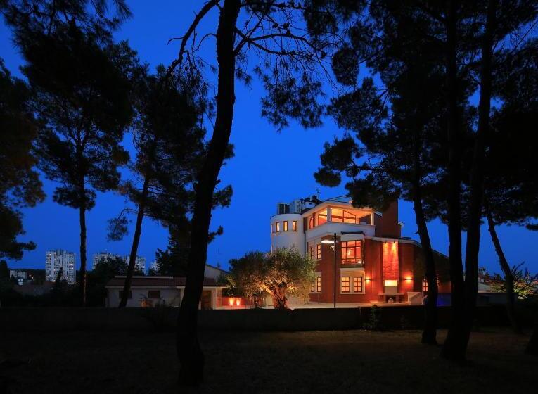 Четырехместный Номер Стандарт с Балконом, Boutique Hotel Villa Vulin