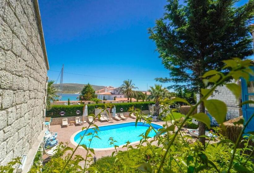 غرفة عائلية, Alacati Marina Palace