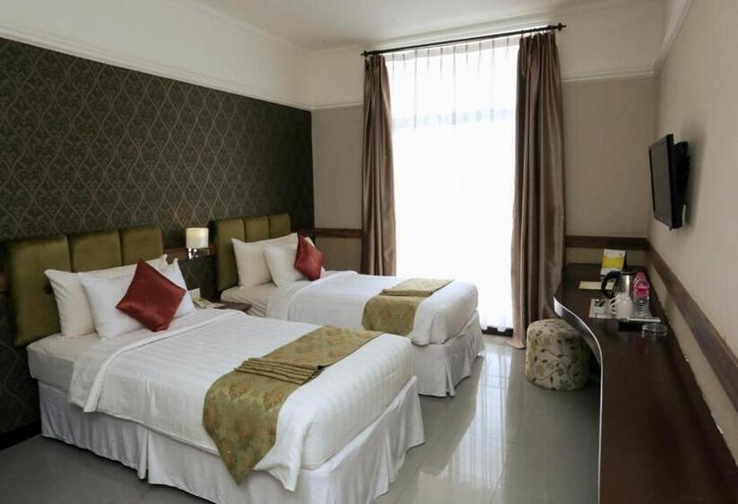 带大床的行政房间, Amarelo Hotel Solo