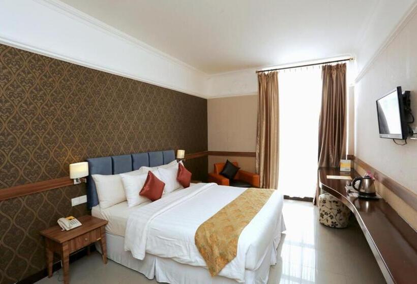 带大床的行政房间, Amarelo Hotel Solo