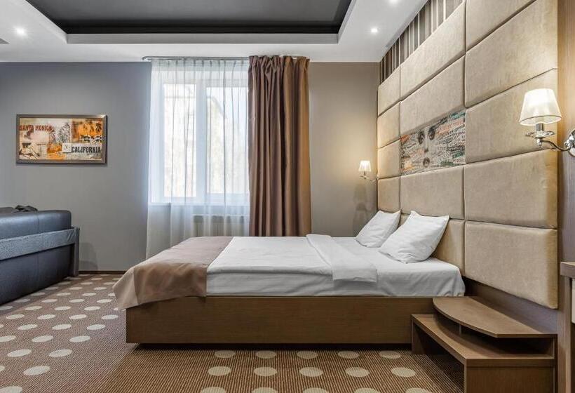 سوییت, Ambassador Plaza