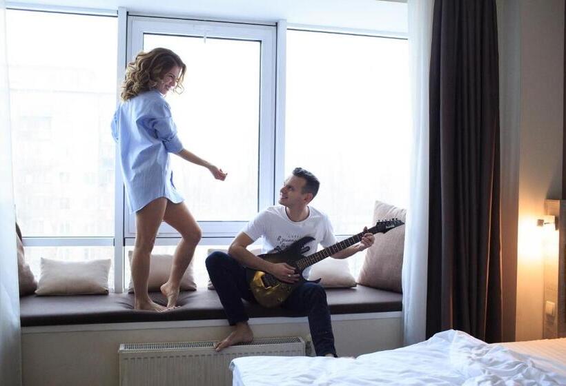 اتاق استاندارد, Ambassador Plaza